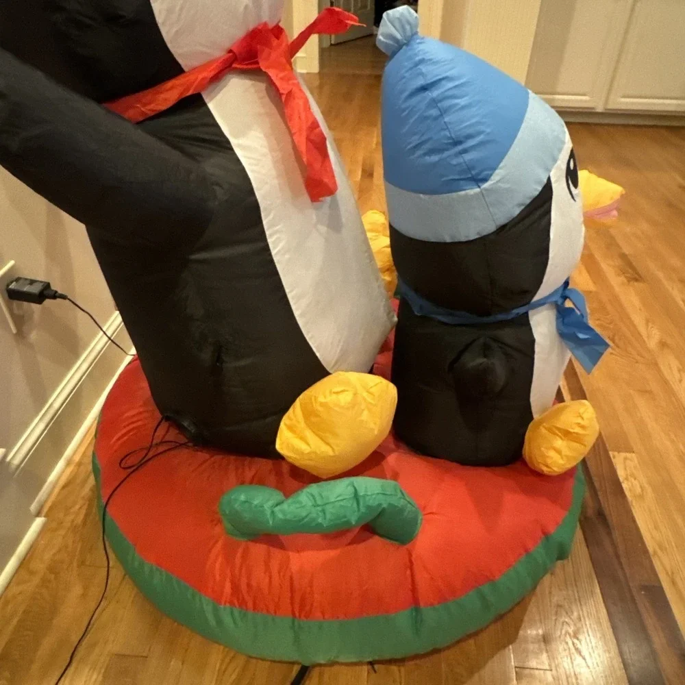 Gemmy Airblown Inflatable Penguins On‎ Tube 4 ft Christmas Holiday Yard Decor